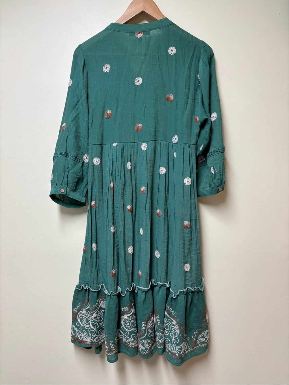 Figueroa & Flower Green Floral Embroidered Boho Tiered Midi Dress - Medium - Picture 9 of 9